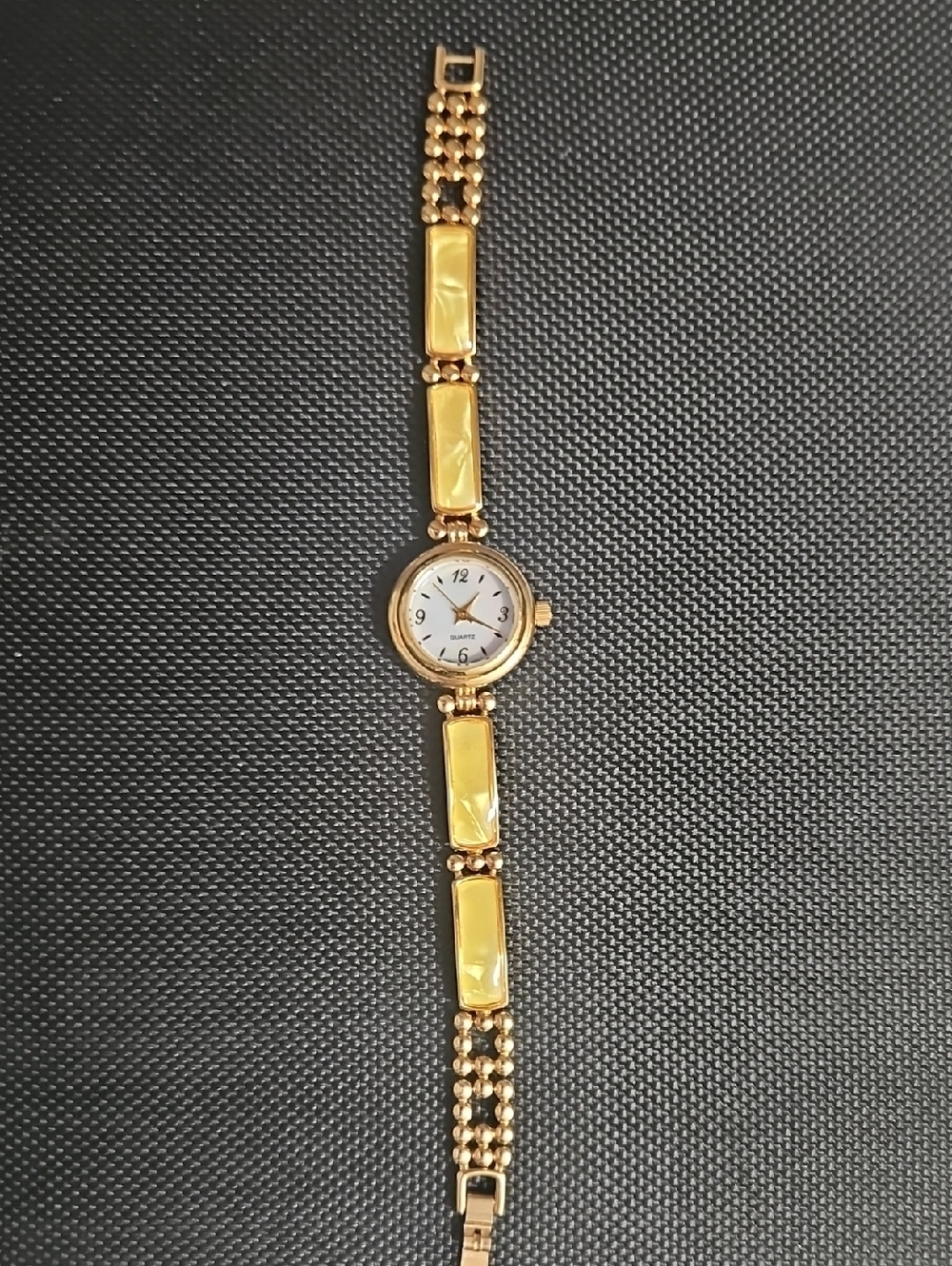 Women’s Gold Tone Bracelet Watch - Classic Elegant Design